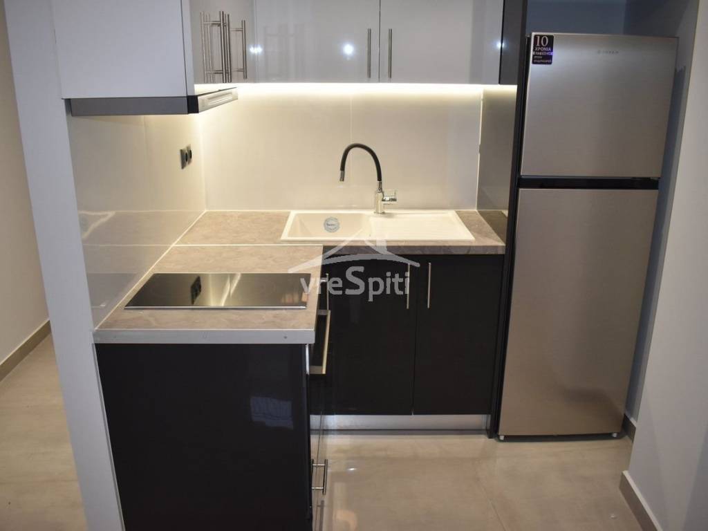 ΑΠΟΨΗ ΕΞΟΠΛΙΣΜΕΝΗΣ ΚΟΥΖΙΝΑΣ