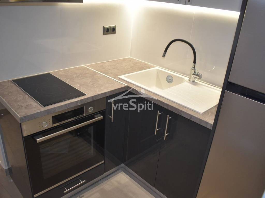 ΑΠΟΨΗ ΕΞΟΠΛΙΣΜΕΝΗΣ ΚΟΥΖΙΝΑΣ