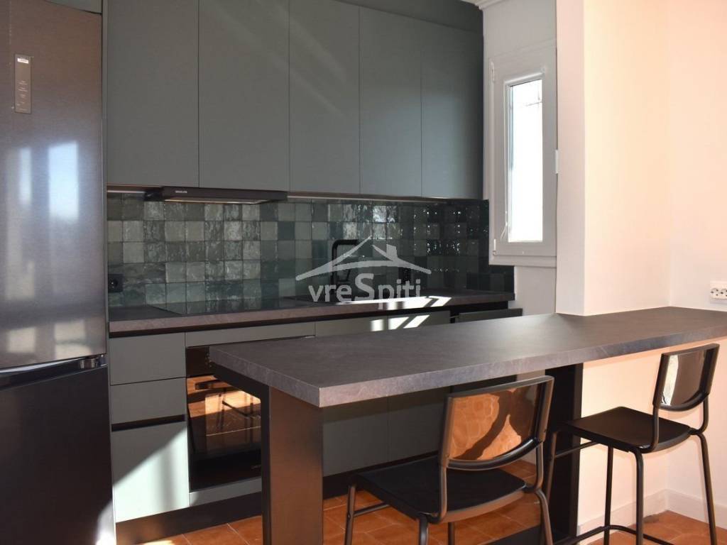 ΑΠΟΨΗ ΕΞΟΠΛΙΣΜΕΝΗΣ ΚΟΥΖΙΝΑΣ