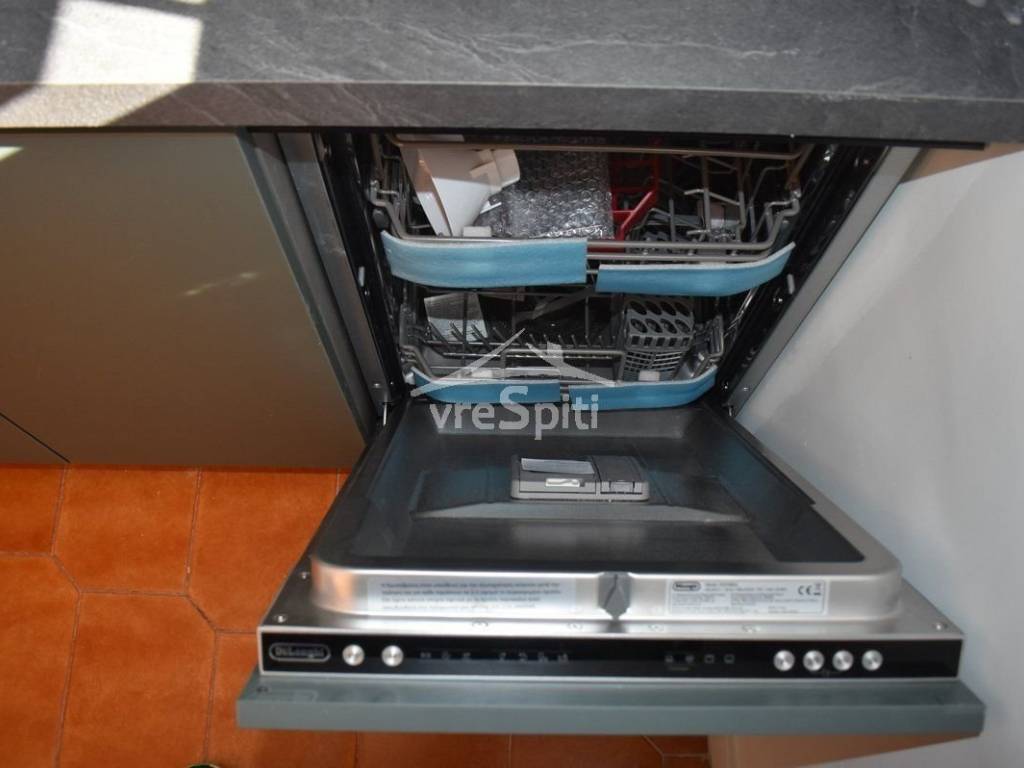 ΑΠΟΨΗ ΕΞΟΠΛΙΣΜΕΝΗΣ ΚΟΥΖΙΝΑΣ