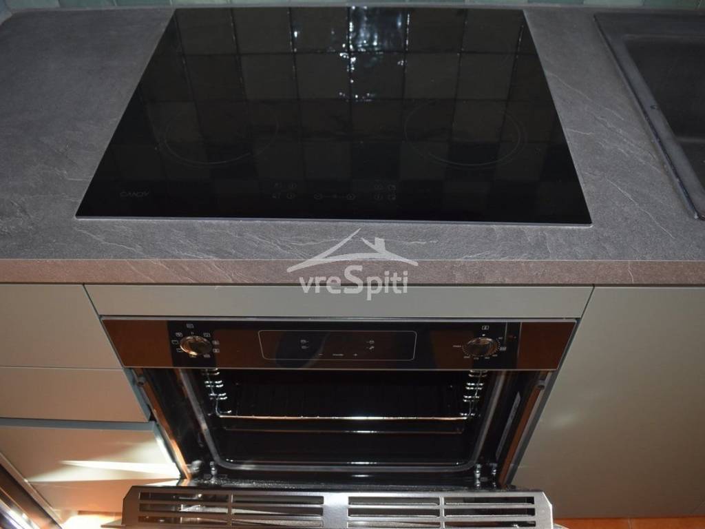 ΑΠΟΨΗ ΕΞΟΠΛΙΣΜΕΝΗΣ ΚΟΥΖΙΝΑΣ