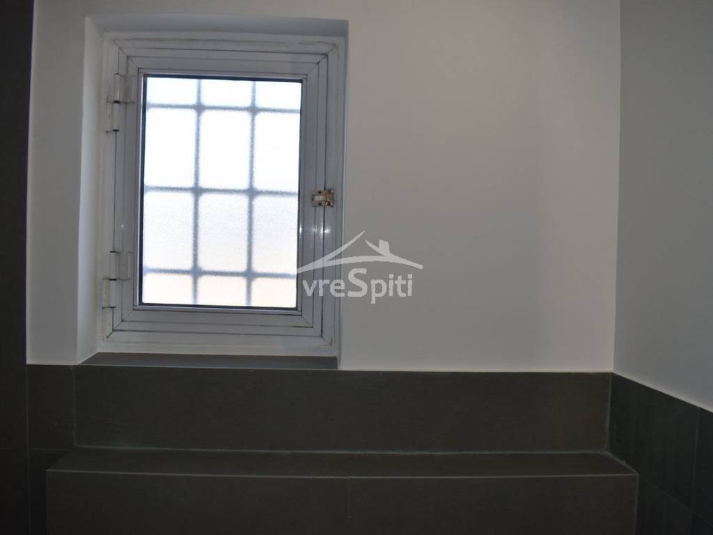 ΠΑΡΑΘΥΡΟ ΛΟΥΤΡΟΥ