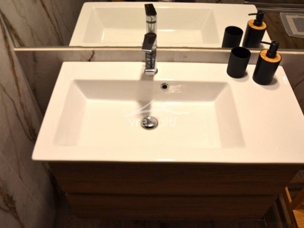 ΑΠΟΨΗ ΜΠΑΝΙΟΥ