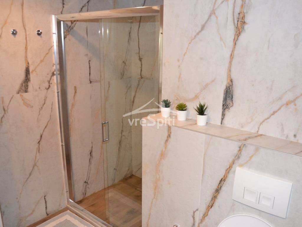 ΑΠΟΨΗ ΜΠΑΝΙΟΥ