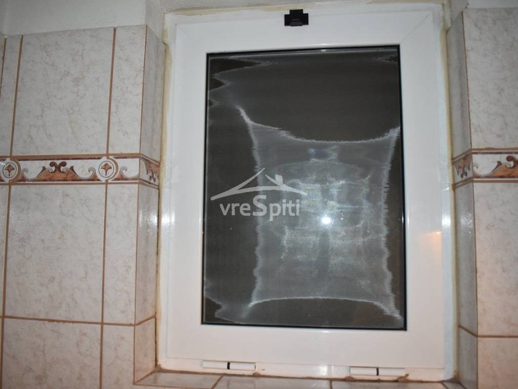 ΠΑΡΑΘΥΡΟ ΛΟΥΤΡΟΥ