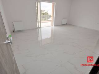 ΜΕΓΑΛΟ ΣΑΛΟΝΙ ΜΕ ΘΕΑ