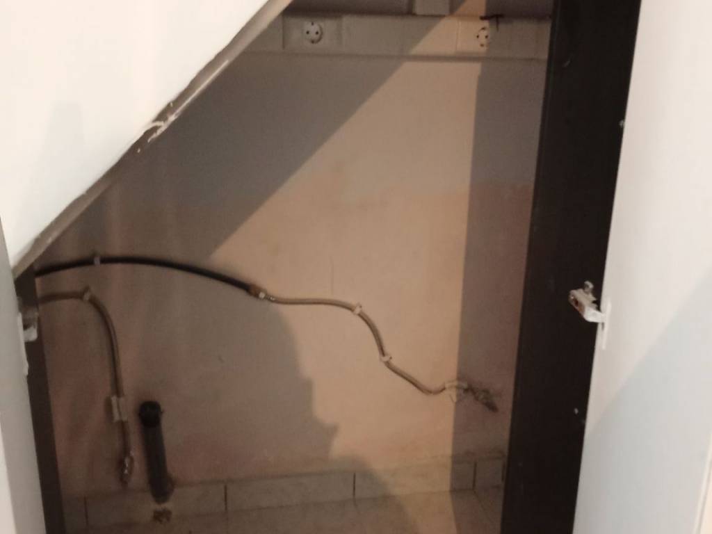 Αποθήκη κάτω από τη σκάλα φ.1