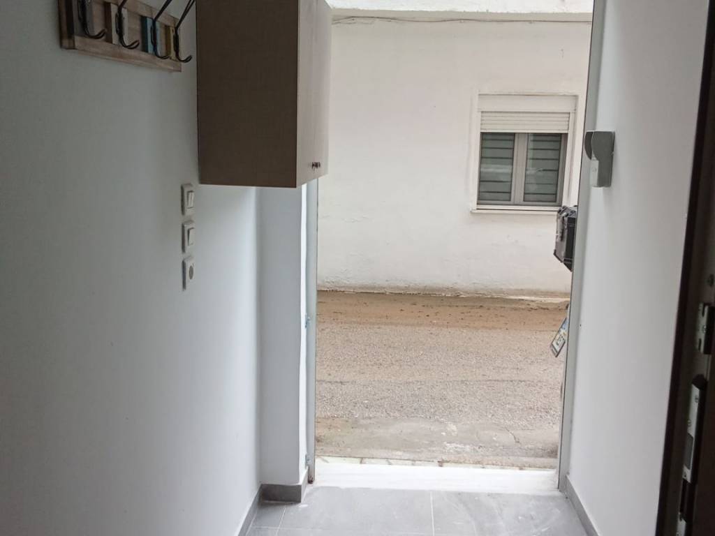 Είσοδος με ηλ. ρολό φ.1