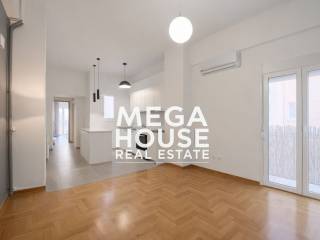 Open living room/kitchen