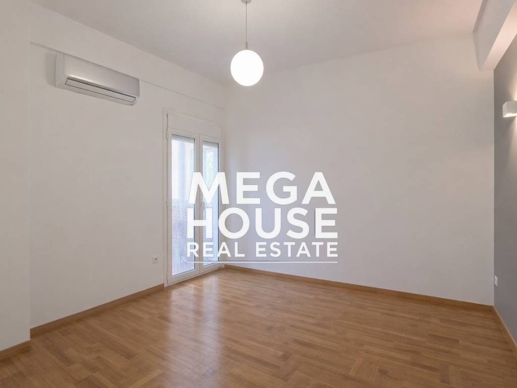 Open living room/kitchen