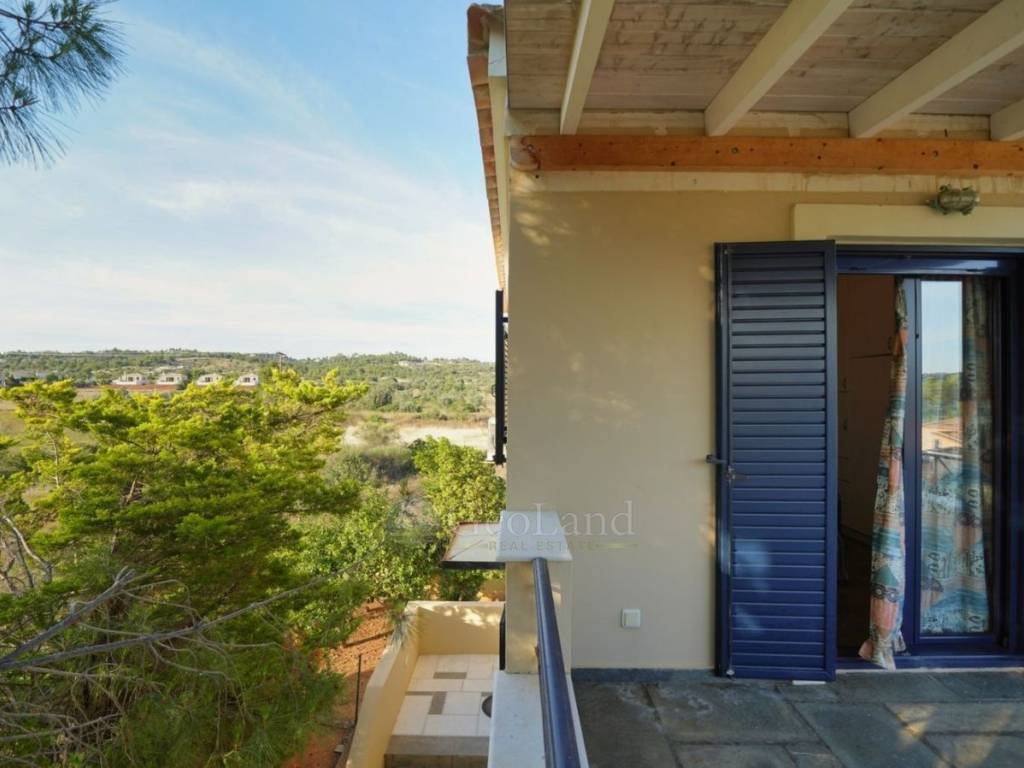 Θέα από μπαλκόνι