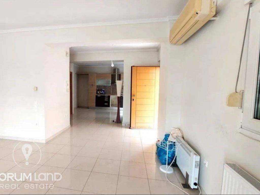 Forumland Real Estate, Σαλόνι