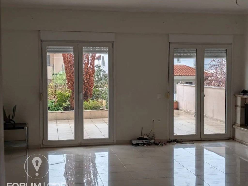 Forumland Real Estate, Σαλόνι με τζάκι