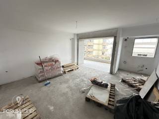 Forumland Real Estate, Σαλόνι