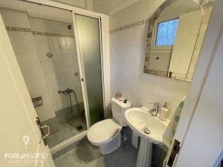 Forumland Real Estate, Μπάνιο με ντουζιέρα