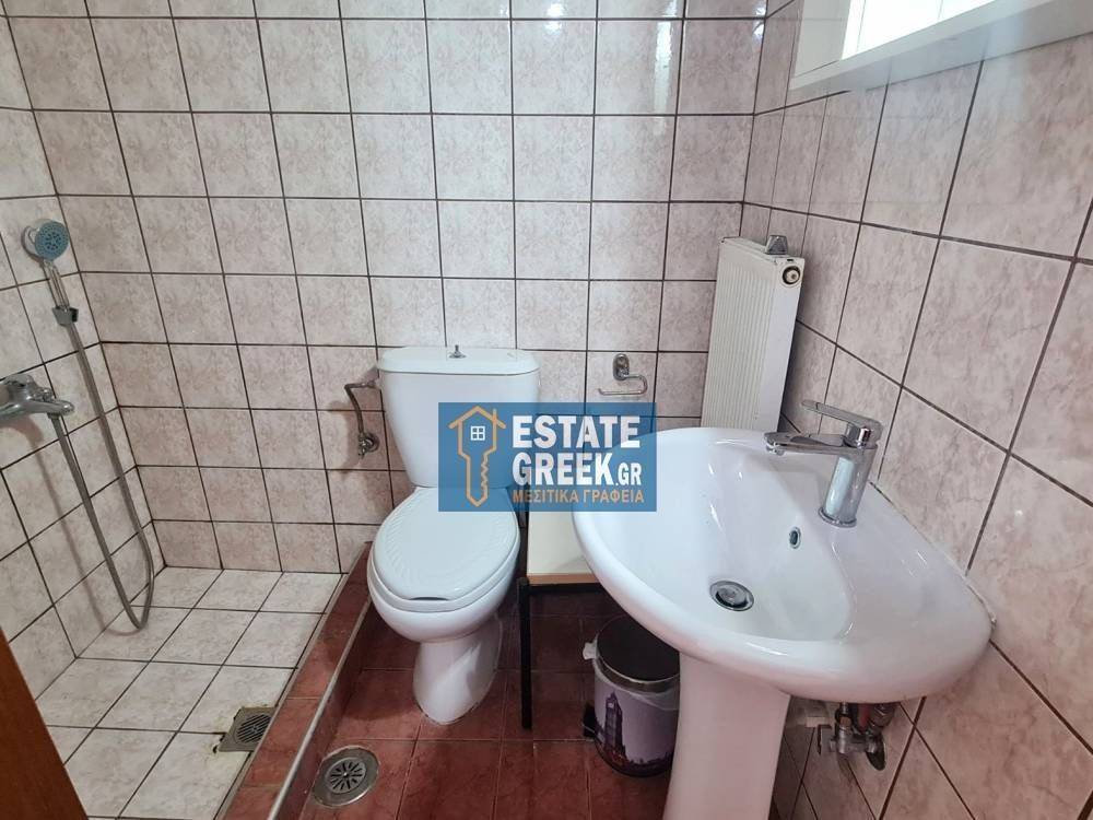 Ενοικιάζεται Studio 30τ.μ. με πρόσοψη 3μ.