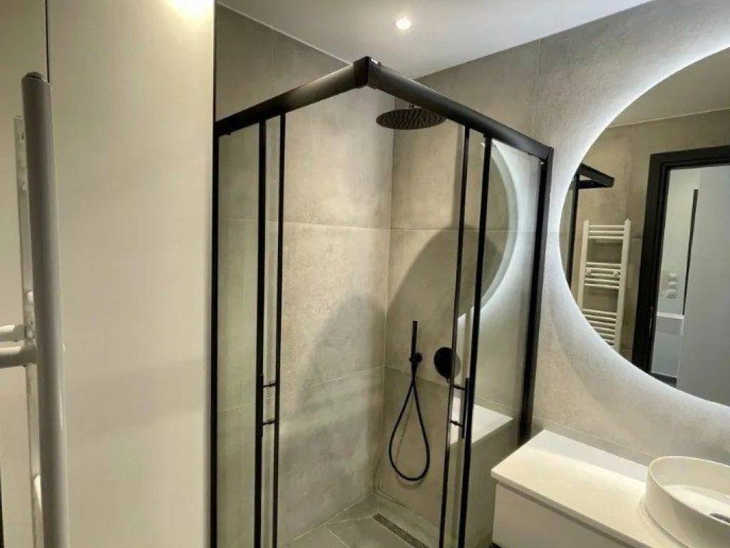 Forumland Real Estate, Μπάνιο