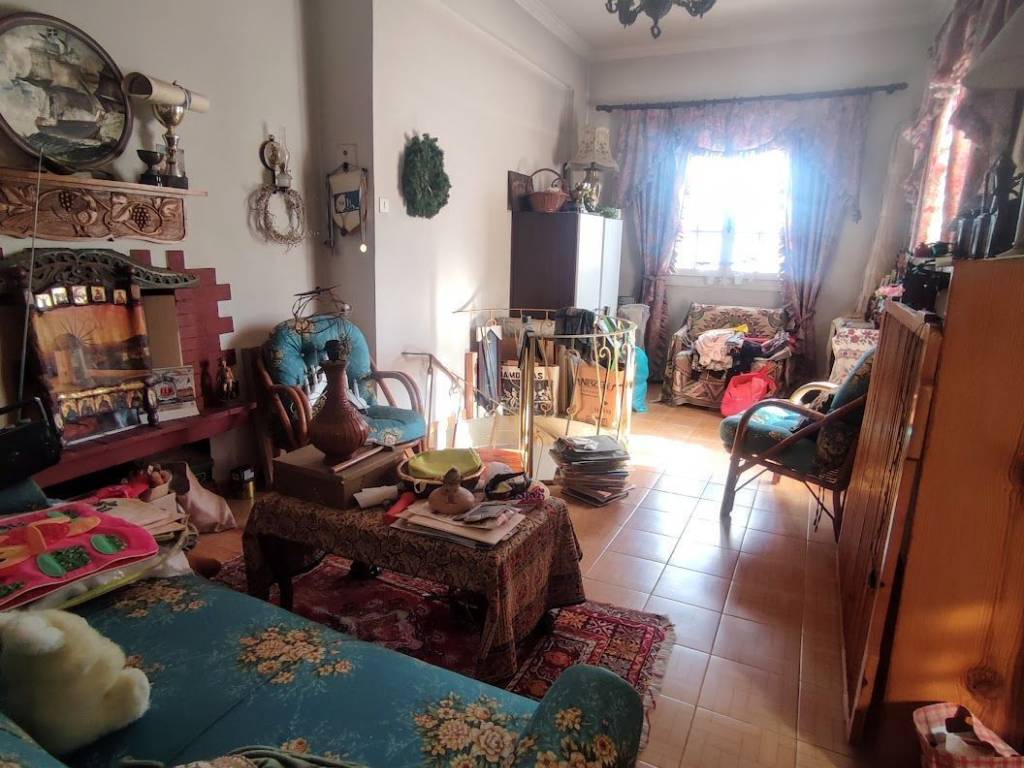 8 FLOOR WITH FIREPLACE AND BARROOM