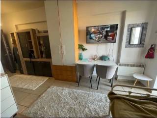 Γραφείο, ντουλάπα και σαλονάκι - χωλ