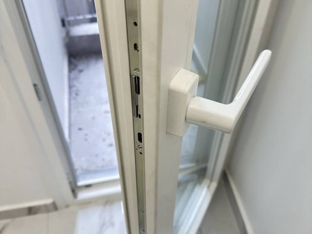 Forumland Real Estate, Κουφώματα