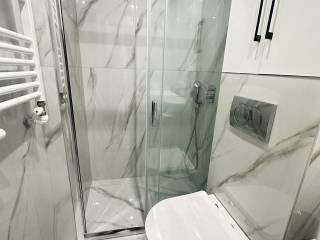 Forumland Real Estate, Μπάνιο