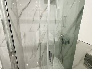 Forumland Real Estate, Μπάνιο