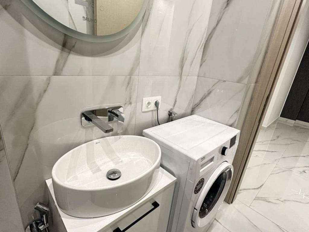 Forumland Real Estate, Μπάνιο