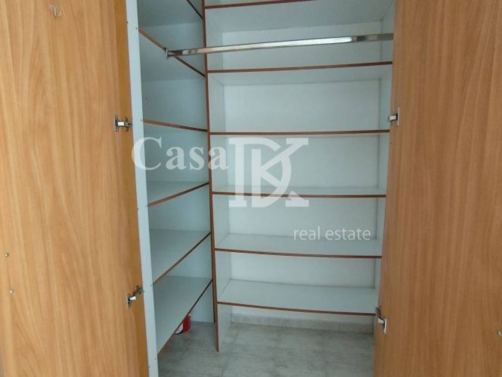 Εντοιχιζόμενη Ντουλάπα