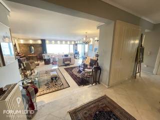 Forumland Real Estate, Είσοδος