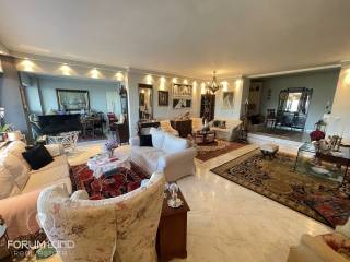 Forumland Real Estate, Σαλόνι με τζάκι