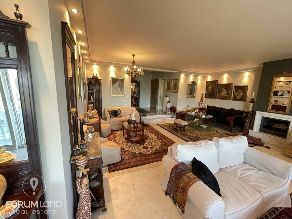 Forumland Real Estate, Σαλόνι με τζάκι