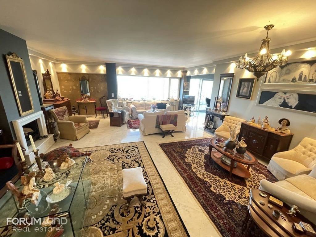 Forumland Real Estate, Σαλόνι με τζάκι