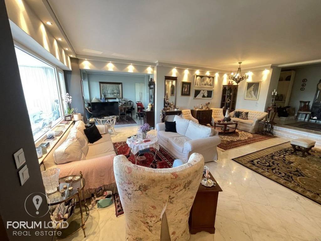 Forumland Real Estate, Σαλόνι με τζάκι