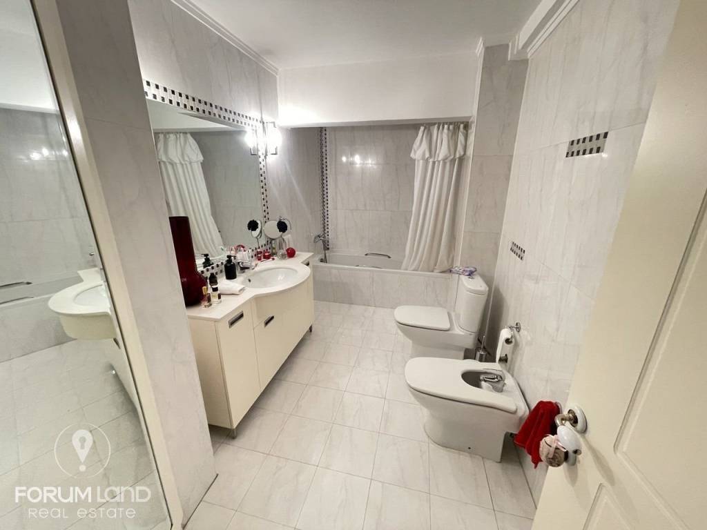 Forumland Real Estate, Μπάνιο