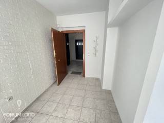 Forumland Real Estate, Είσοδος