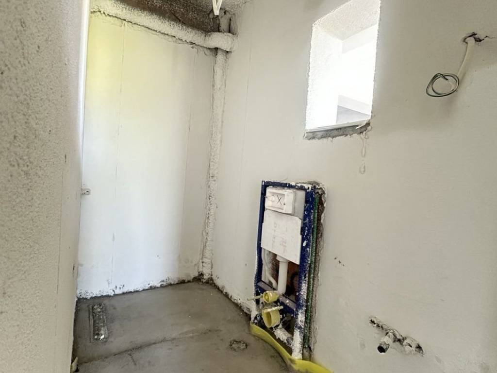 Forumland Real Estate, Μπάνιο