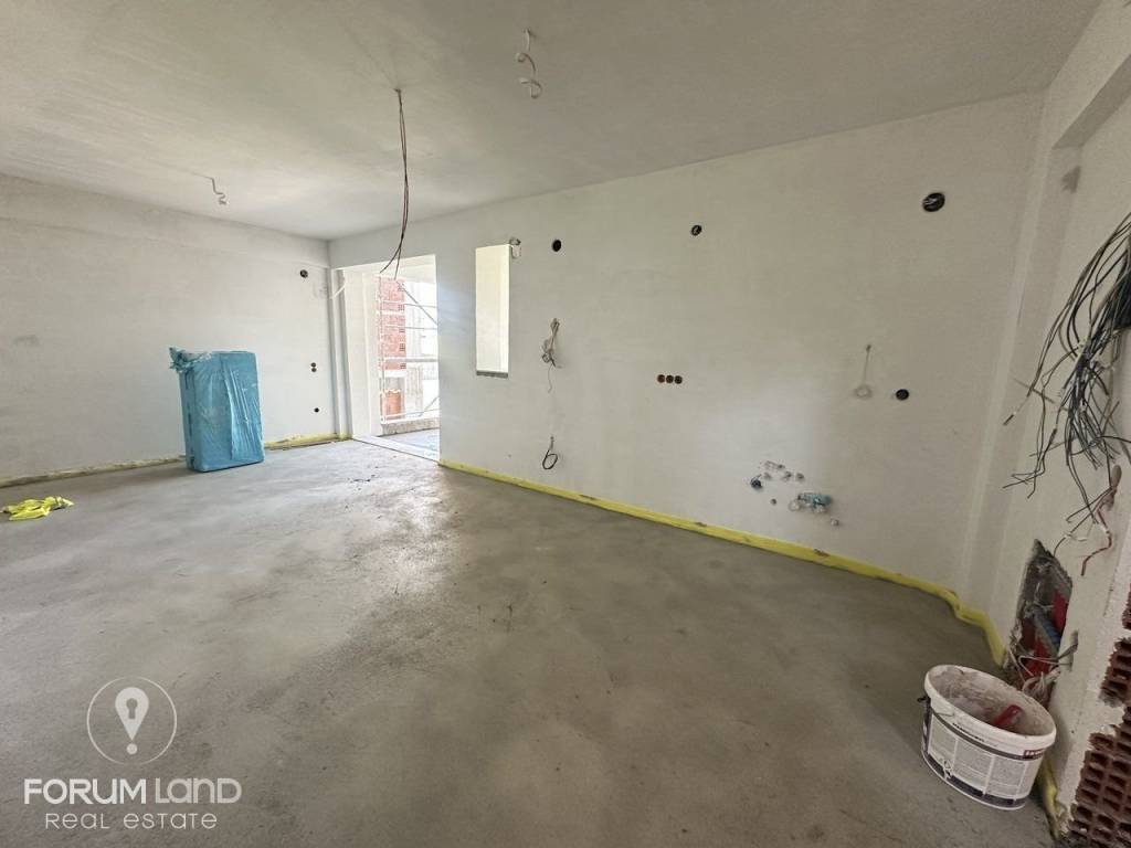 Forumland Real Estate, Γκαρσονιέρα