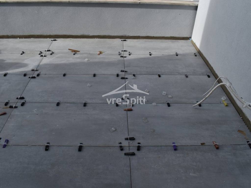 ΒΕΡΑΝΤΑ ΕΠΑΝΩ