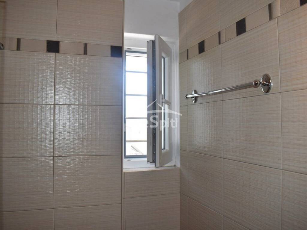 ΠΑΡΑΘΥΡΟ ΛΟΥΤΡΟΥ