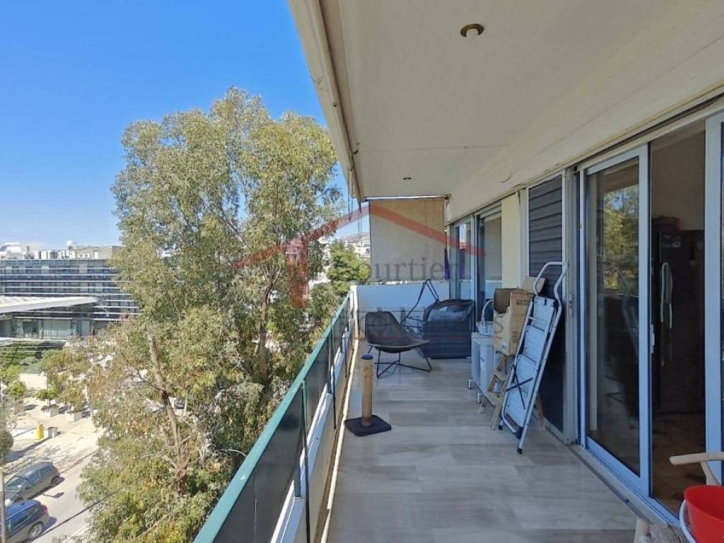 Θέα από μπαλκόνι