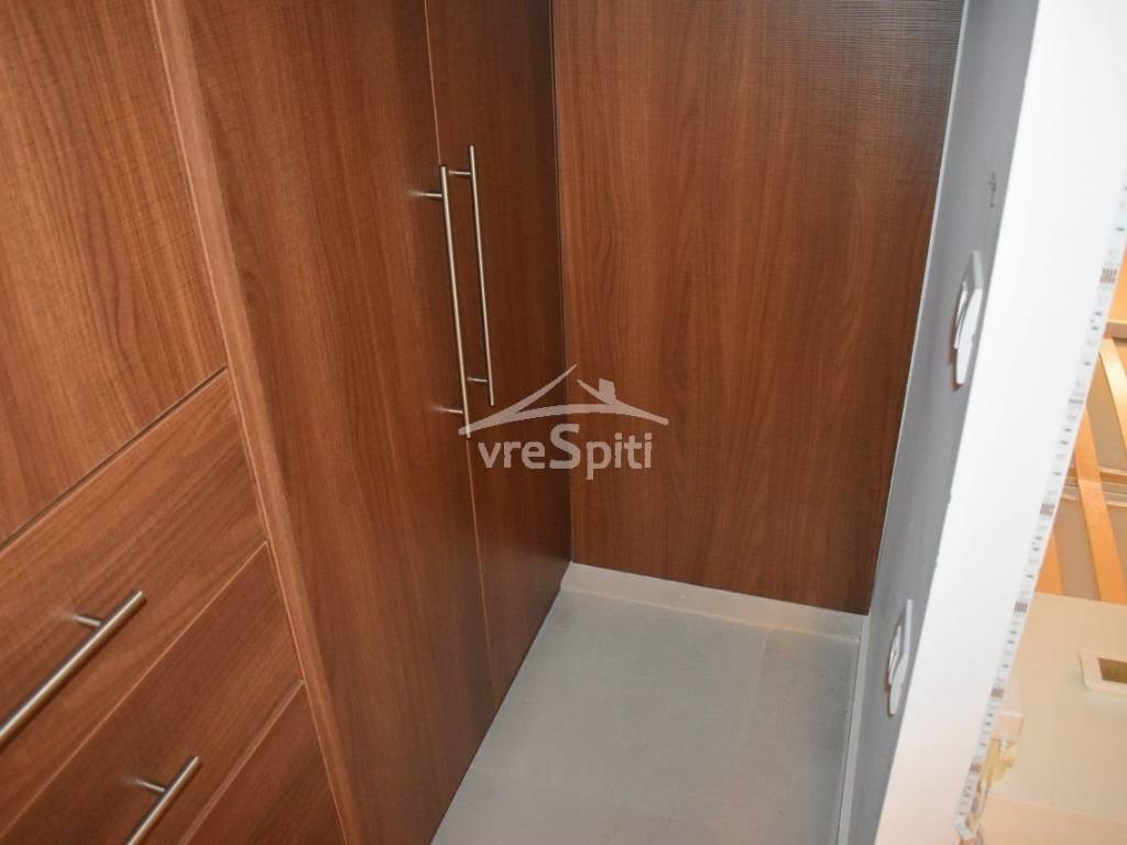 ΕΝΤΟΙΧΙΣΜΕΝΕΣ ΝΤΟΥΛΑΠΕΣ