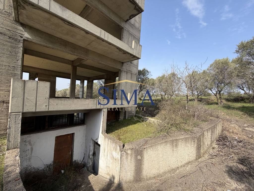 Rampa gia ten prosbase ston ypogeio choro