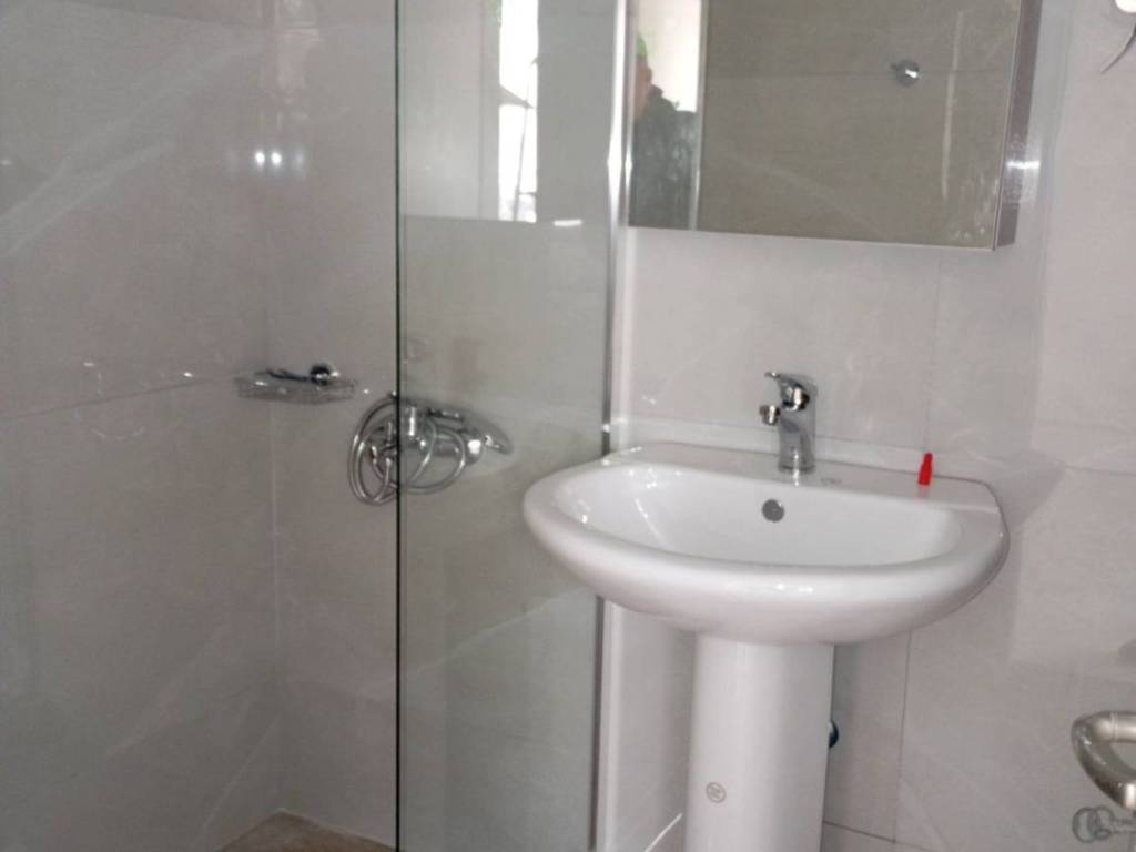 Μπάνιο -ντουζιέρα