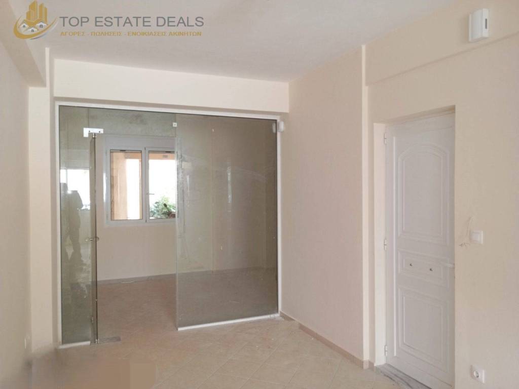 είσοδος υπνοδωματίου,παράθυρο  -κεντρική είσοδος οικίας