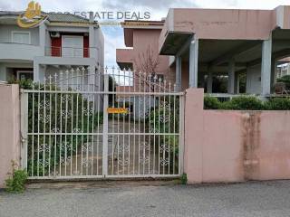 γειτονική μονοκατοικία δεύτερη μεταλλική είσοδος