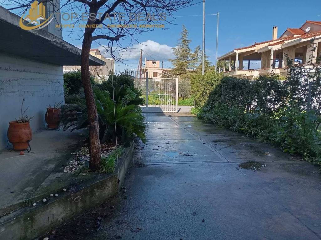 Διάδρομος από είσοδο προς το υπόγειο