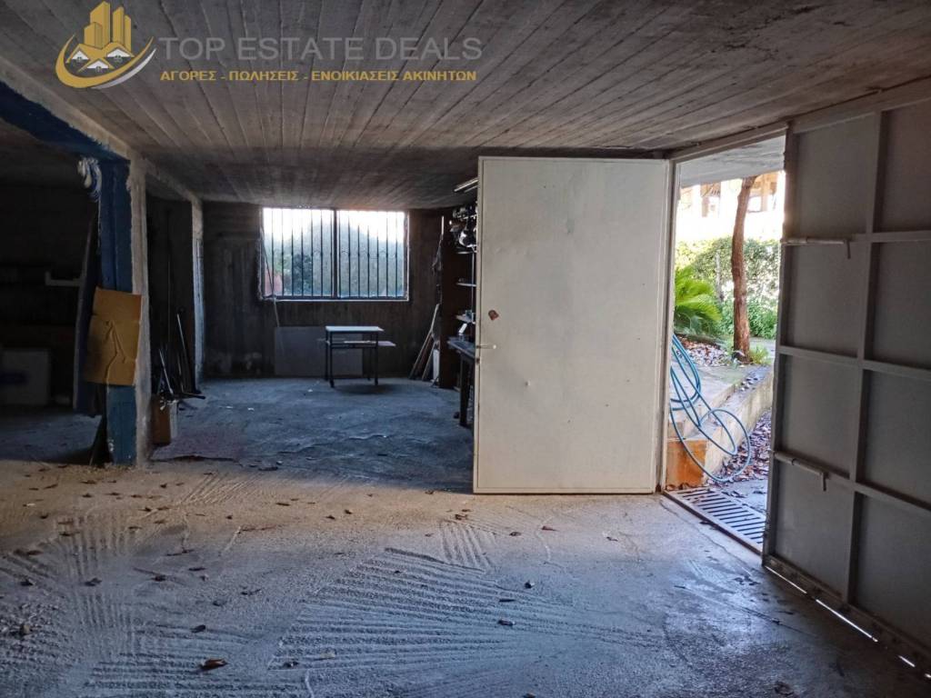 υπόγειο -σιδερένιες πόρτες γκαράζ