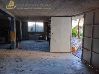 υπόγειο -σιδερένιες πόρτες γκαράζ