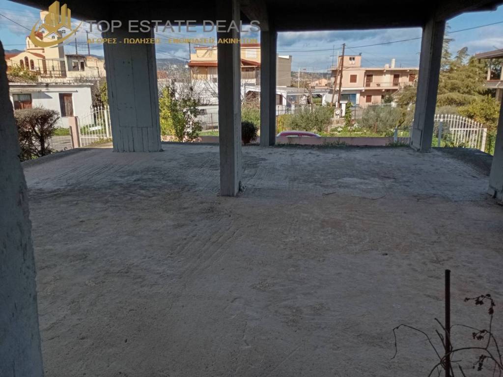 Αδιαμόρφωτο ισόγειο