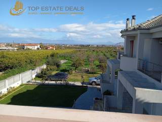 θέα θάλασσα από το μπαλκόνι